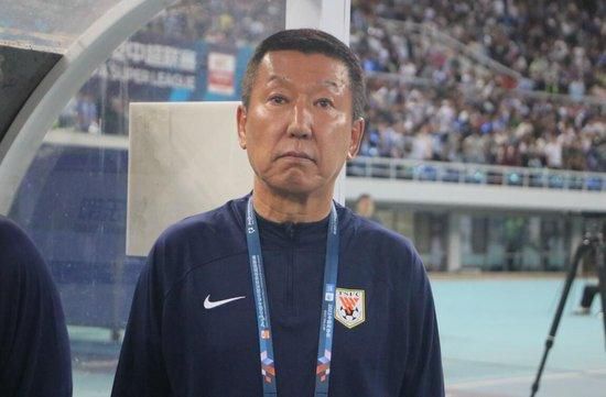 秦刚说：首先是宋家的宋小姐和宋老爷子，然后是施天齐施神医，再然后是陈泽楷陈总、海城首富李泰来、洪五爷、王家的王正刚、九玄制药的魏亮。